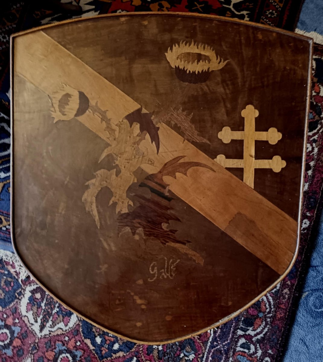 Emile Gallé (1846-1904) : Petite Table Guéridon, Plateau Décor à la Croix De Lorraine-photo-3