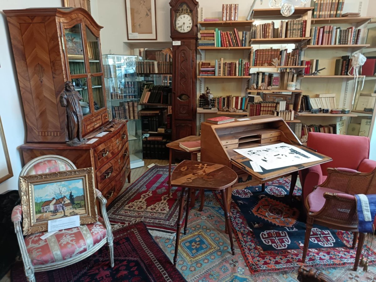 Emile Gallé (1846-1904) : Petite Table Guéridon, Plateau Décor à la Croix De Lorraine-photo-4