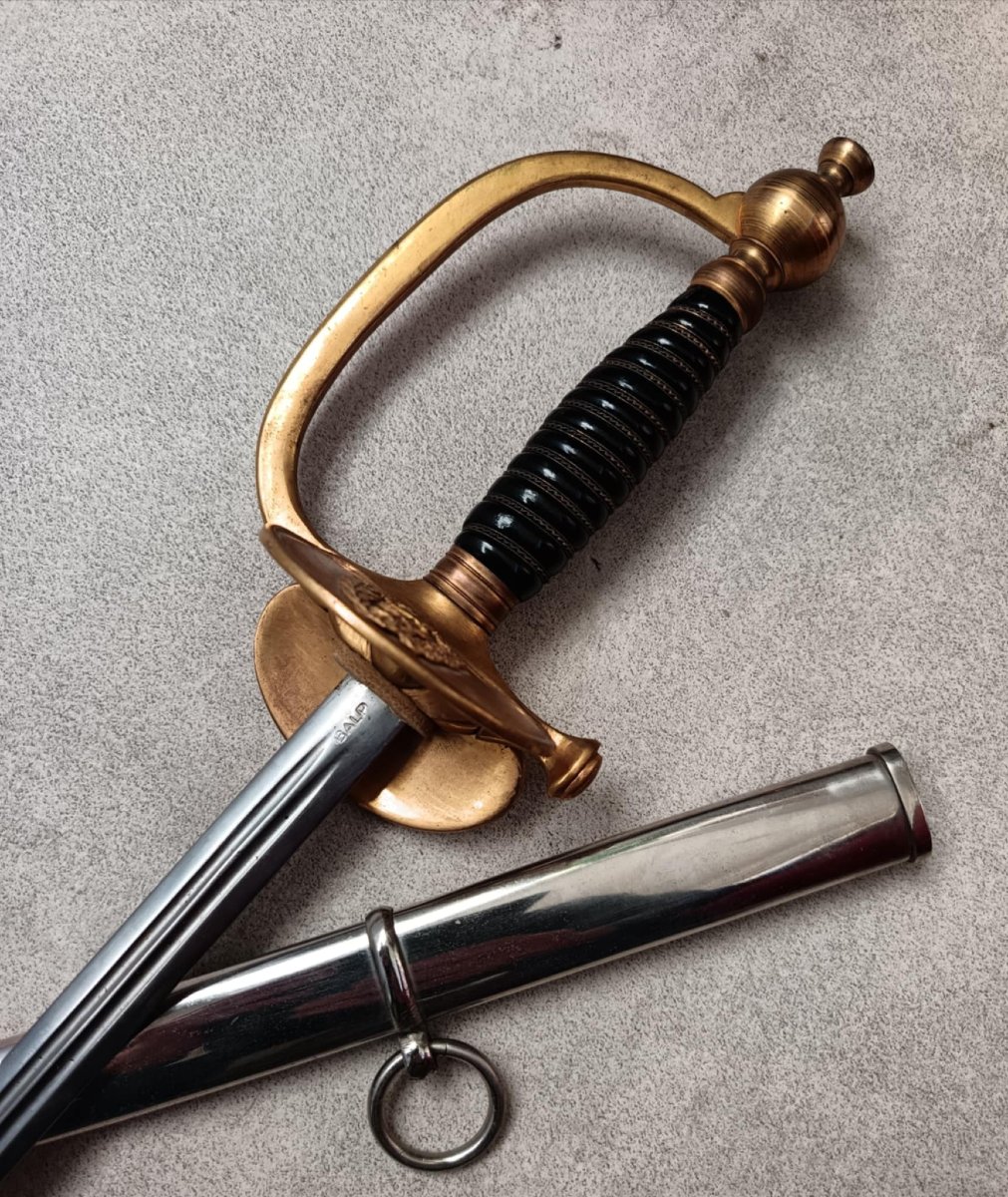 Epée de cérémonie du corps médical. Joint Exemplaire Nominatif Livre "La Légion d'Honneur" 1956-photo-2