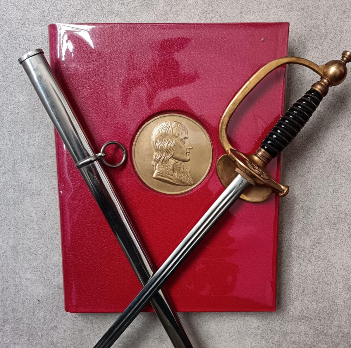 Epée de cérémonie du corps médical. Joint Exemplaire Nominatif Livre "La Légion d'Honneur" 1956