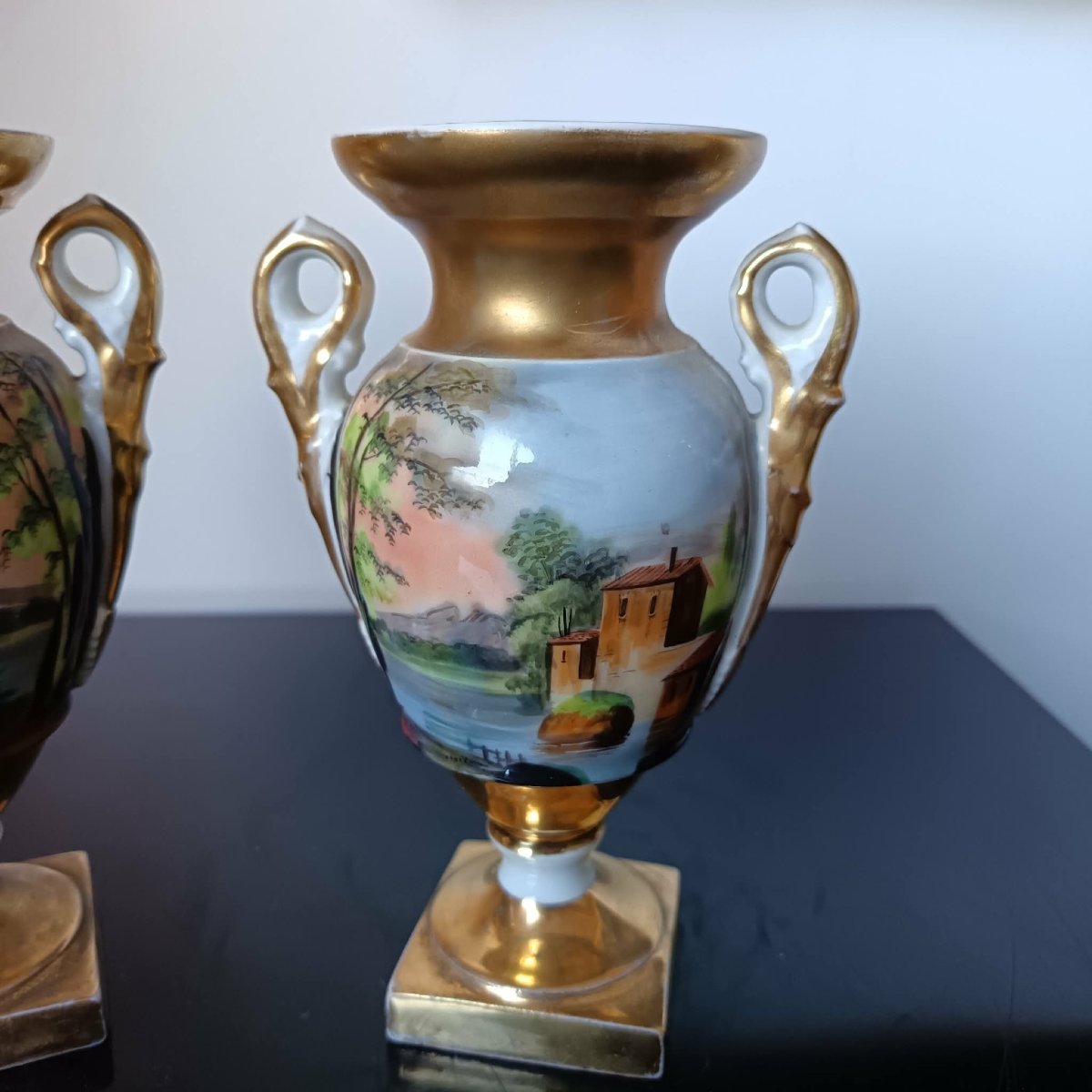 Paire de Vases en Porcelaine de Paris  Décor de Scènes Religieuses Style Renaissance Italienne-photo-2