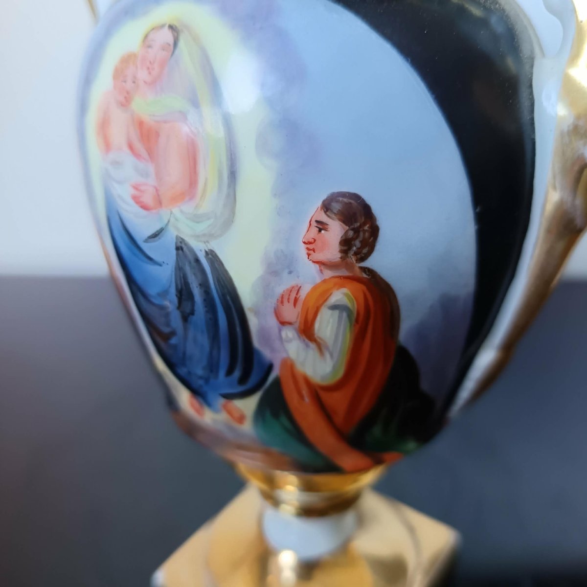 Paire de Vases en Porcelaine de Paris  Décor de Scènes Religieuses Style Renaissance Italienne-photo-7