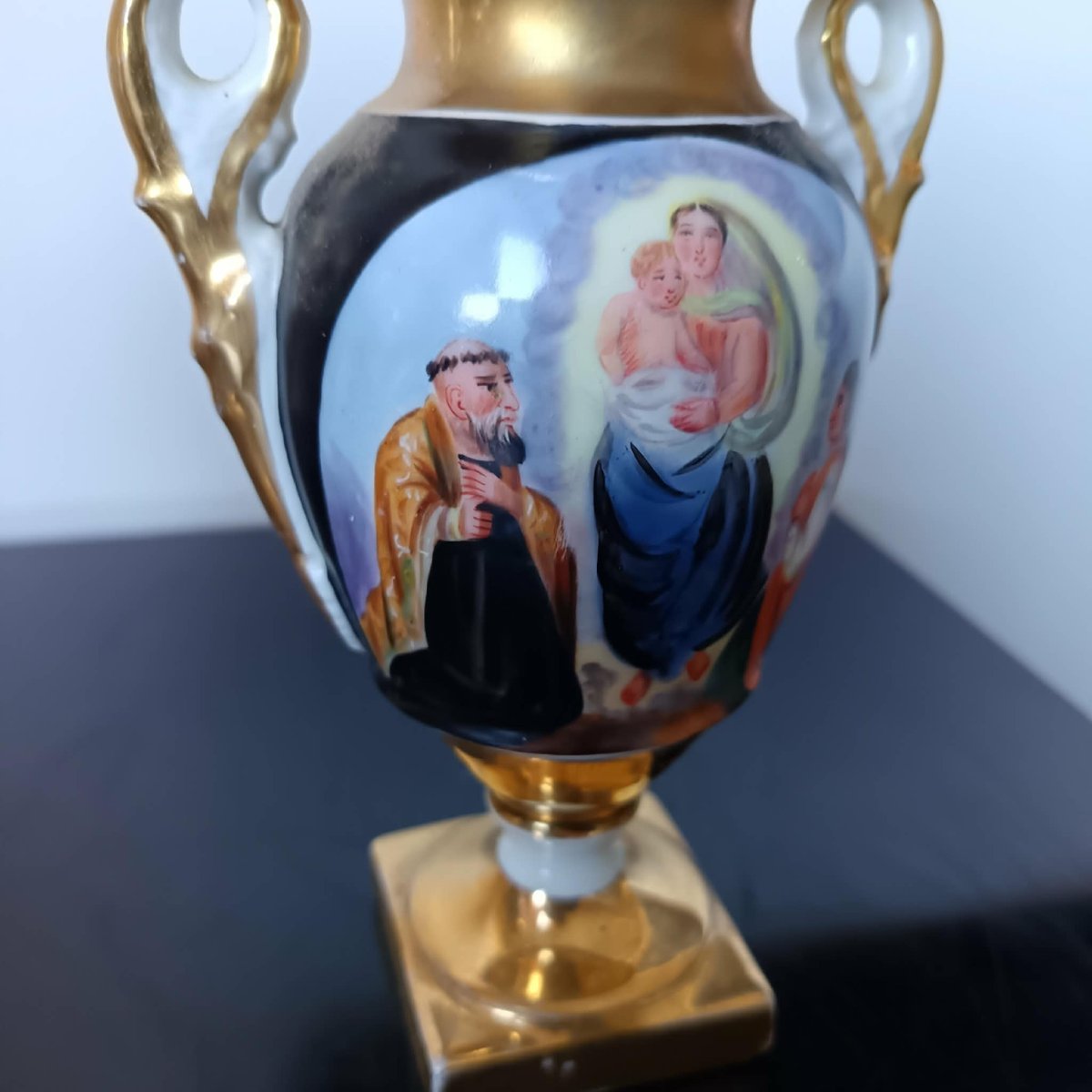 Paire de Vases en Porcelaine de Paris  Décor de Scènes Religieuses Style Renaissance Italienne-photo-8