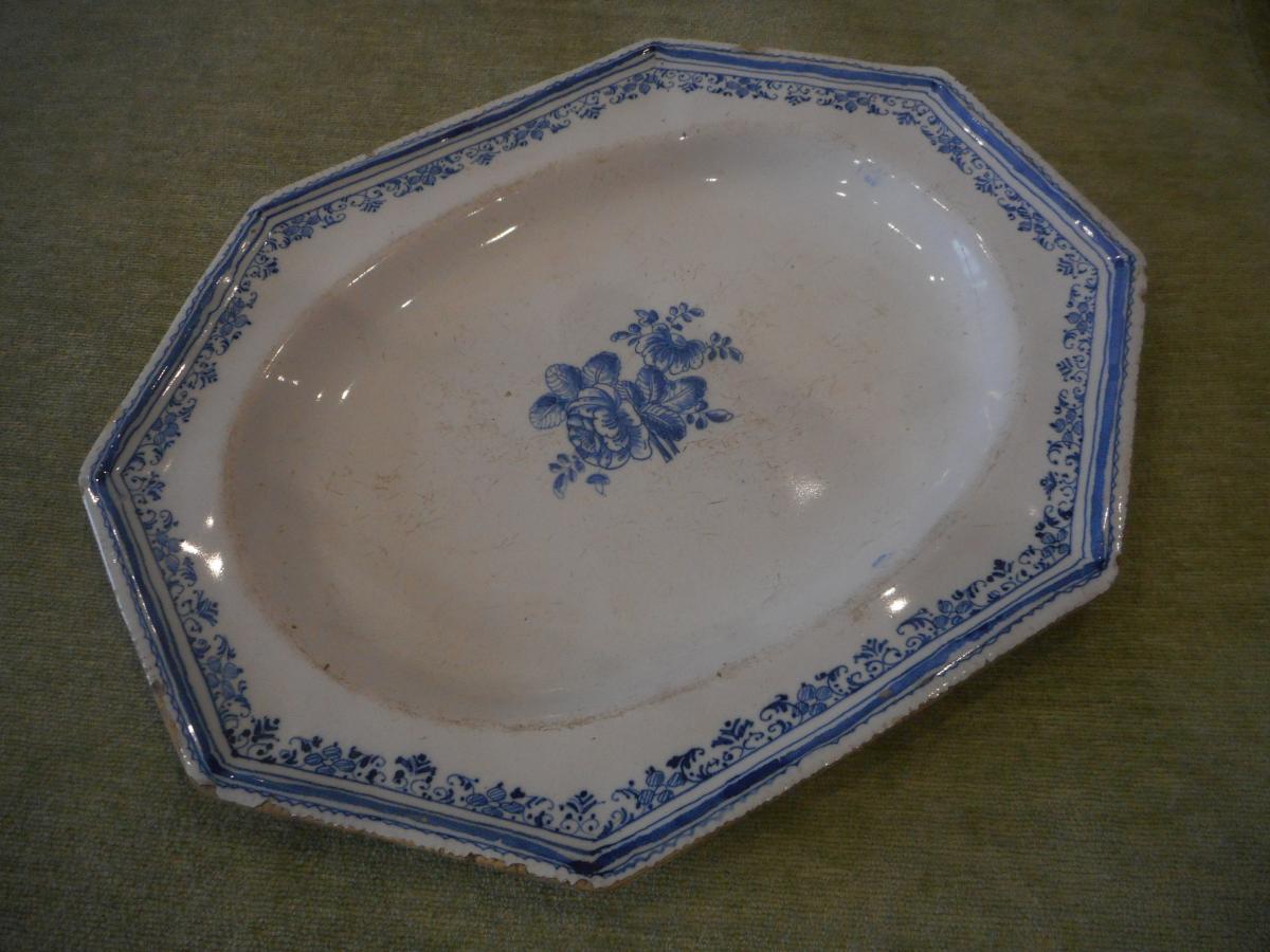 Moustiers 18th Century. Dish In Earthenware In The Spirit Fabrique Clerissy