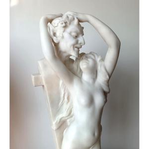 D’après Clodion (1738-1814) « L’offrande à Priape »  Marbre (Ht. 80cm)