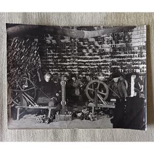 Robert Doisneau (1912 – 1994) Photographie noir et blanc Atelier de filage Tapisserie Aubusson