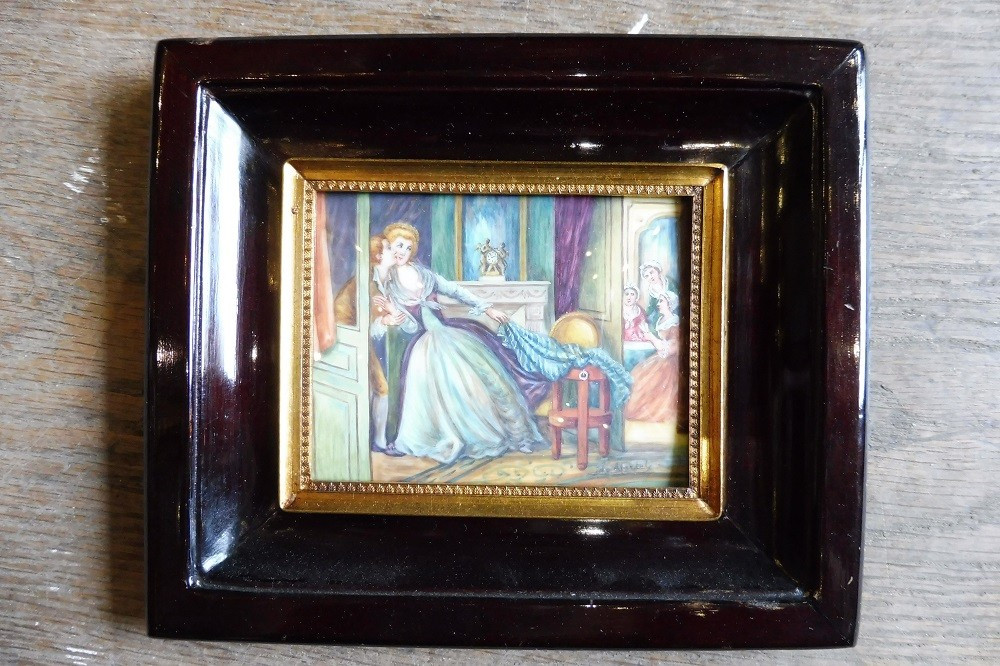 Miniature Sur Ivoire Début XX Eme  ' Scène d'Intérieur"  