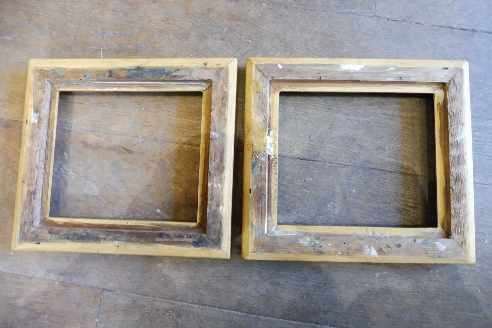 Pair Of Small Restoration Frames In Gilded Stucco -photo-2