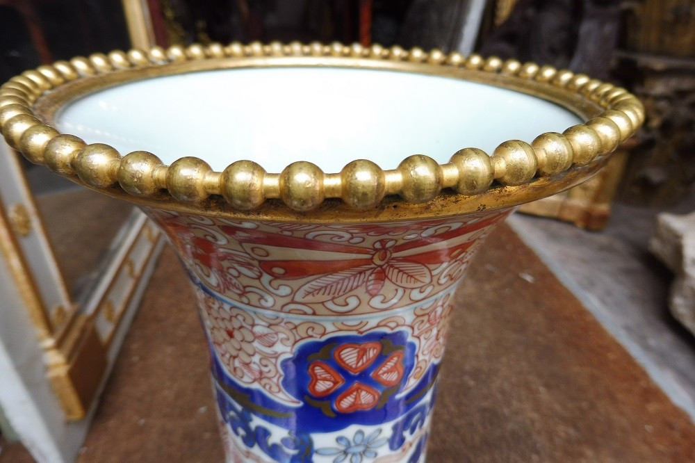 Vase  Cornet  En Porcelaine Imari  , Monture En Bronze Doré -photo-3
