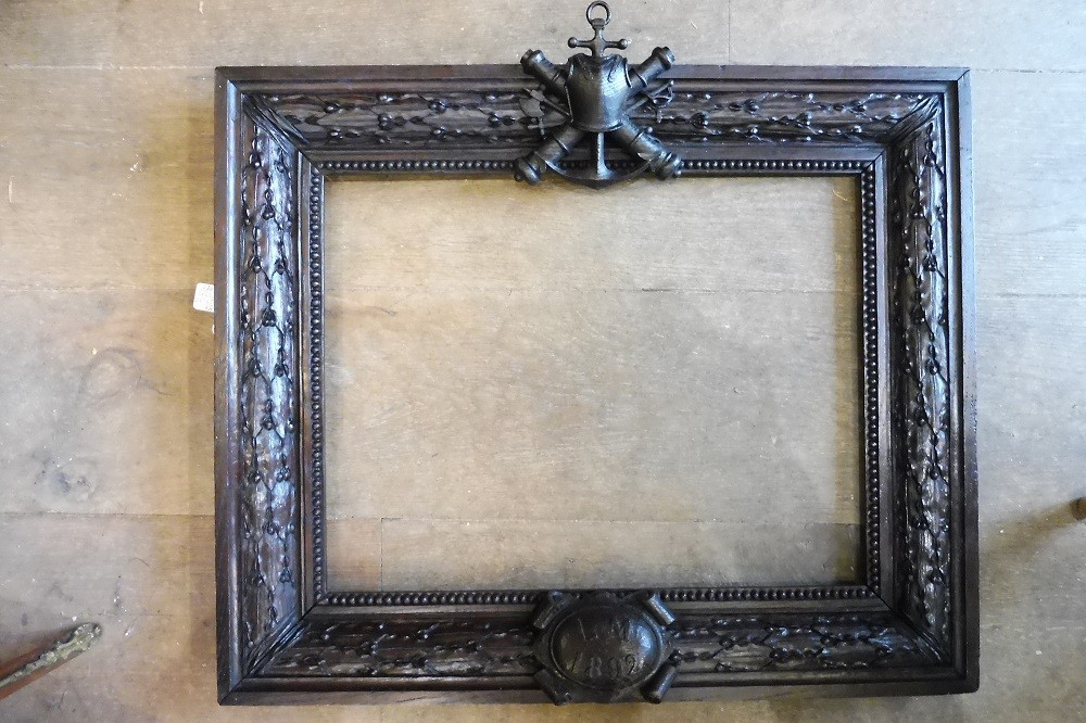 Cadre Rectangulaire en chêne sculpté  et ciré  19 eme