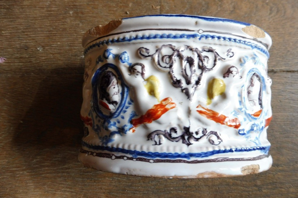 Nevers Earthenware Planter With Compendiario Decor, 17th Century-photo-3