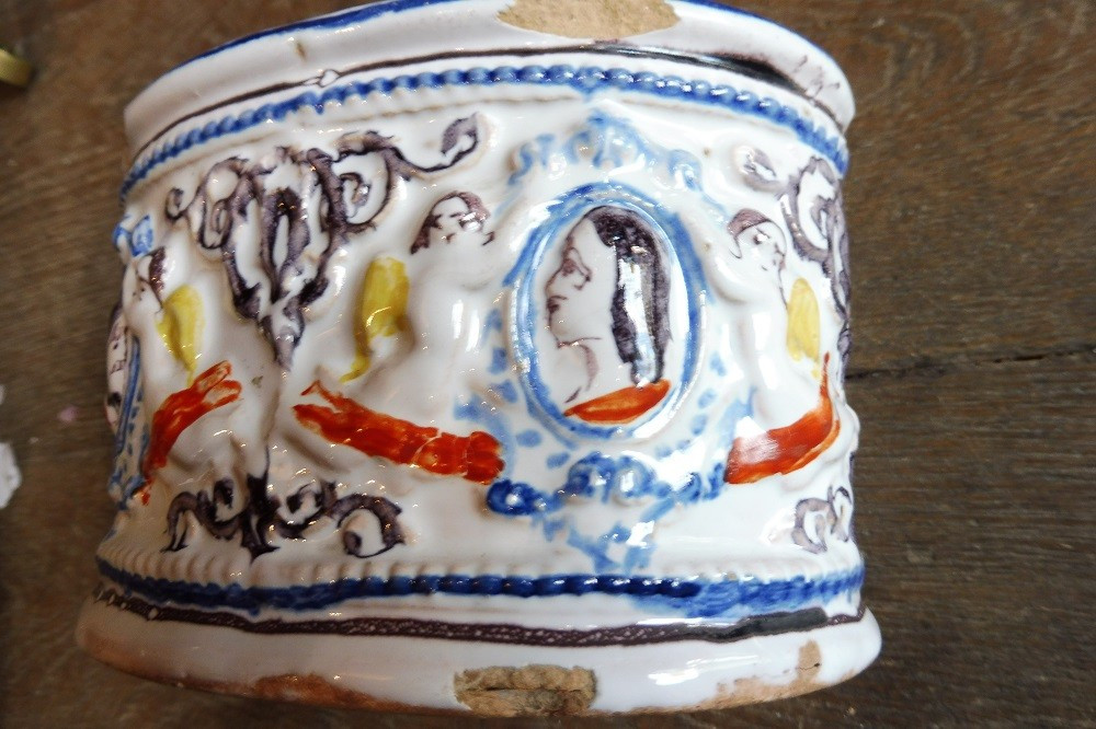Nevers Earthenware Planter With Compendiario Decor, 17th Century-photo-1
