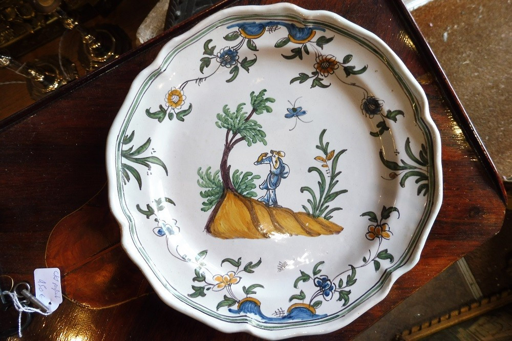 Assiette En Faïence    Du Sud De La France  18 Eme 