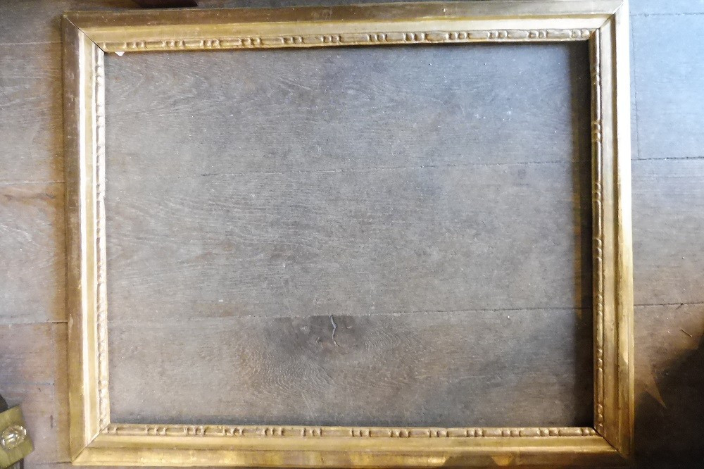 Cadre rectangulaire en bois doré Louis XVI