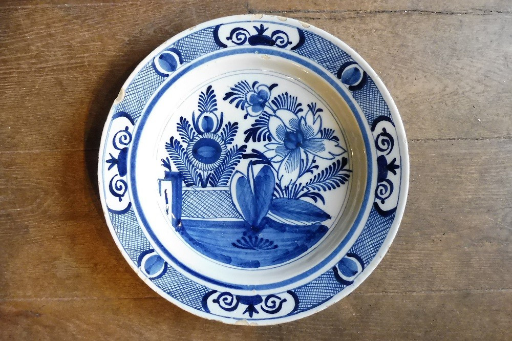 Plat  en faïence de Delft  18 eme 