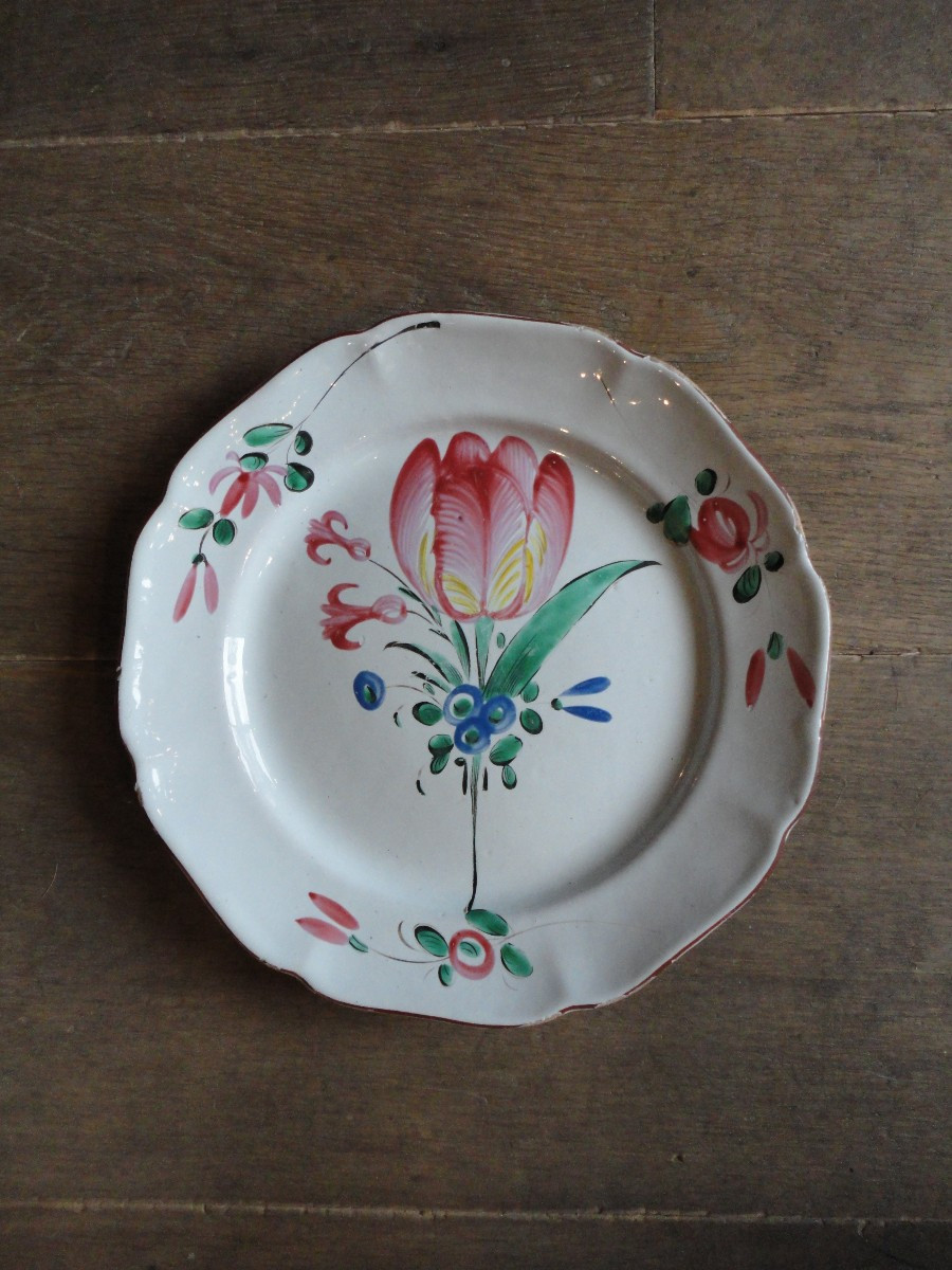 assiette en faïence de l'Est  18 eme