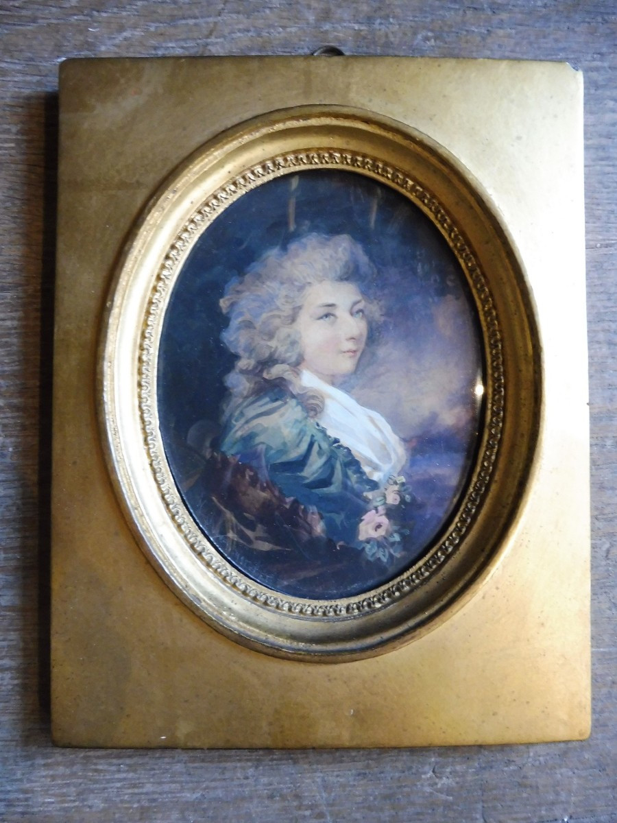 miniature  gouache  sur papier  signée " portrait  d'une dame  dans un ovale "