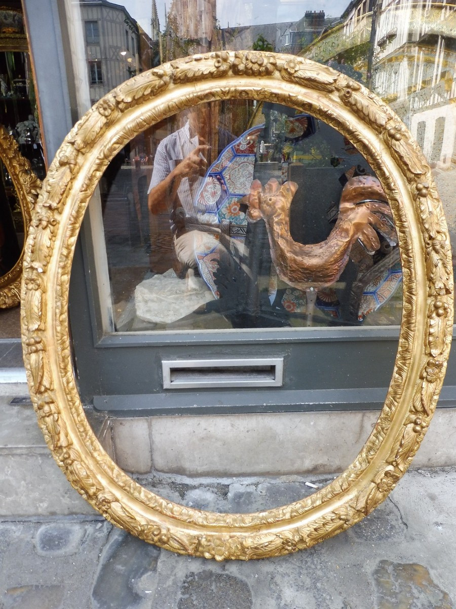 Oval Frame In Carved And Gilded Wood, 17th Century