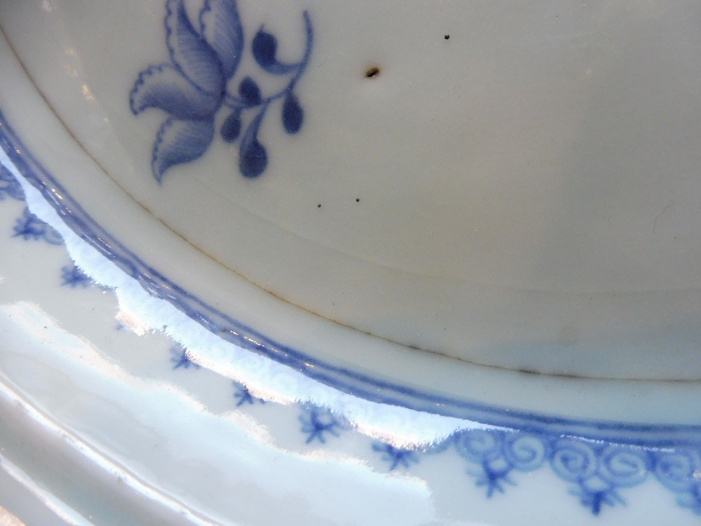 Hollow Dish In 18th Century Chinese Porcelain, Monochrome Blue Decoration.-photo-3