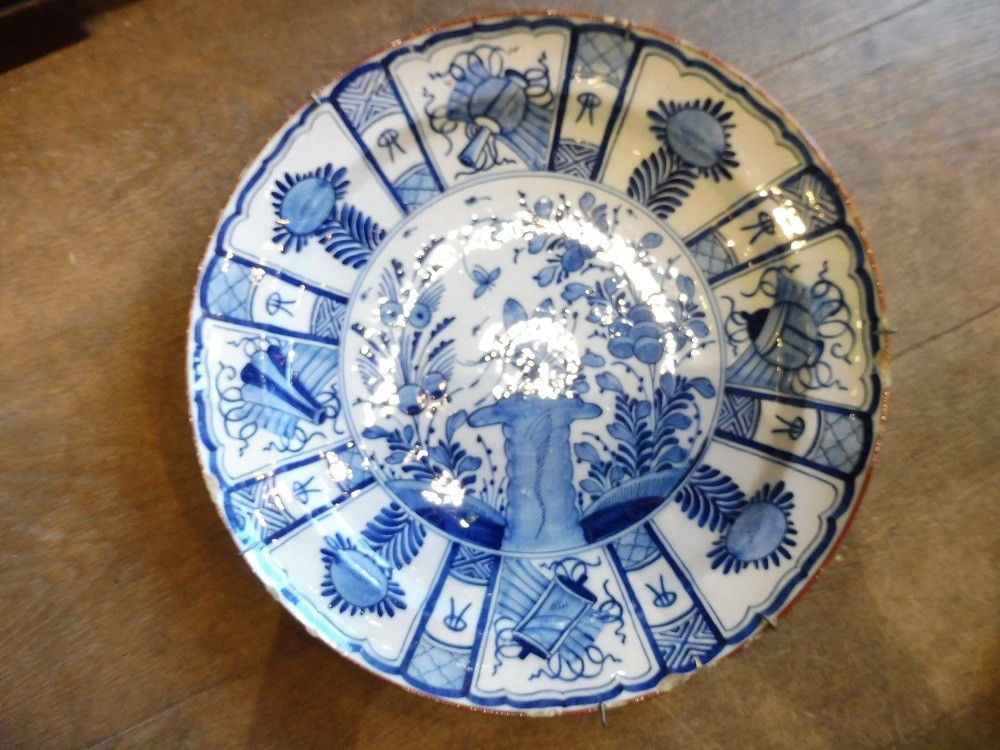 Plat  rond  en faïence  de Delft   18 eme