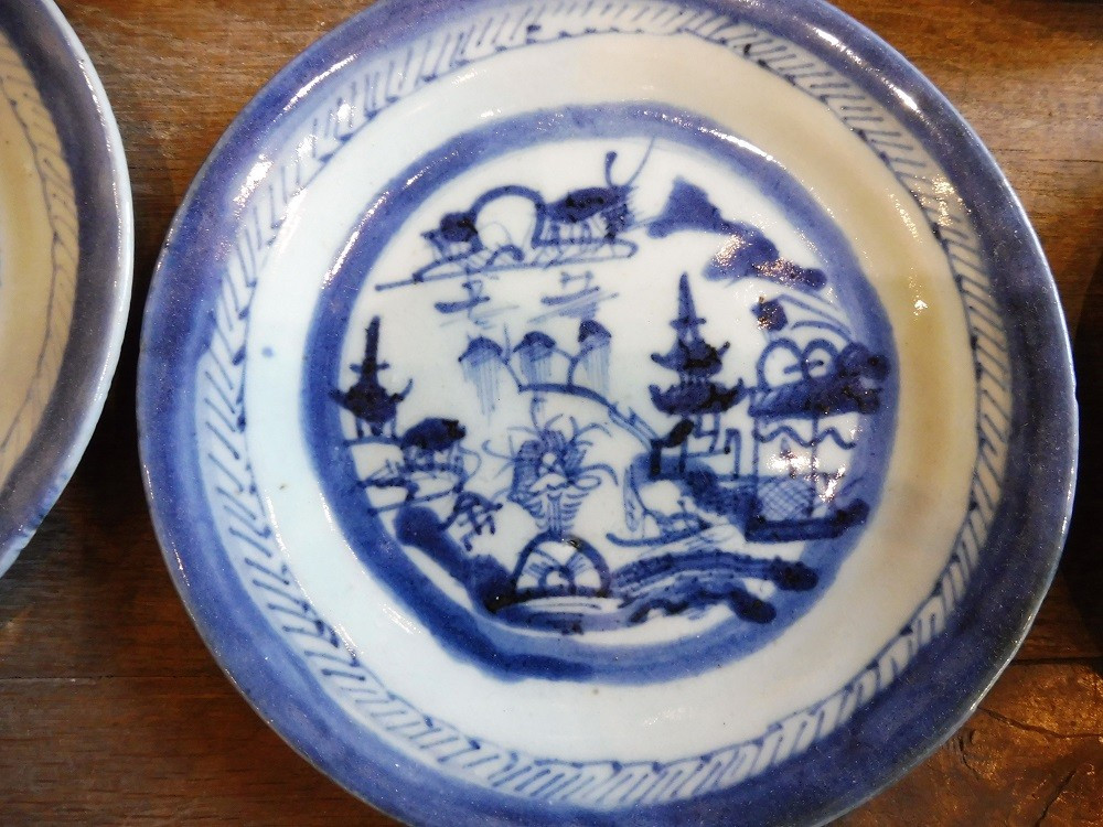 Set Of Five Small Porcelain Plates From 19th Century China-photo-2