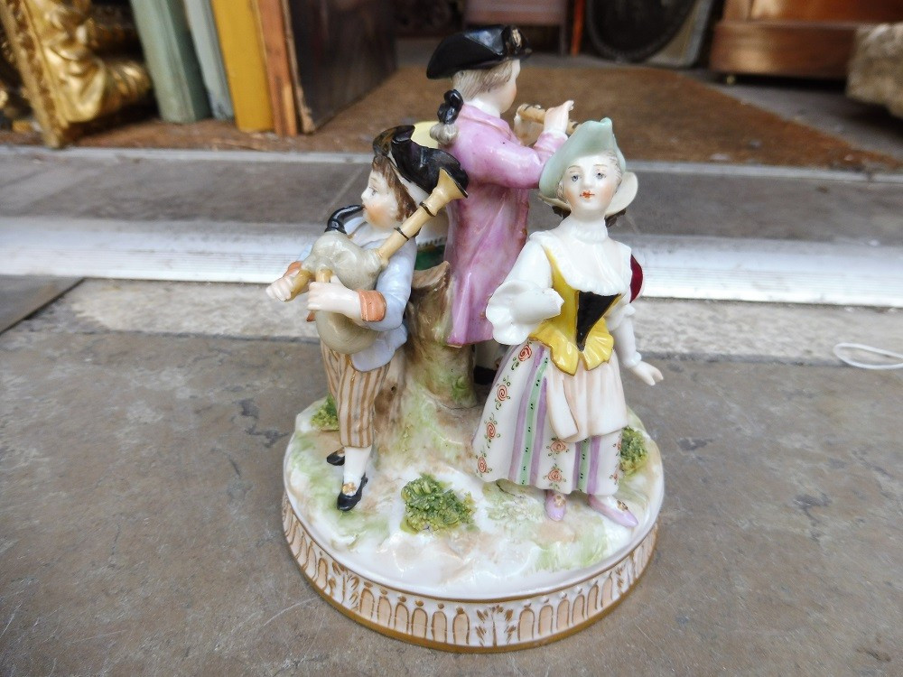 Groupe  en porcelaine  d'Höchst  , 19 eme -photo-2