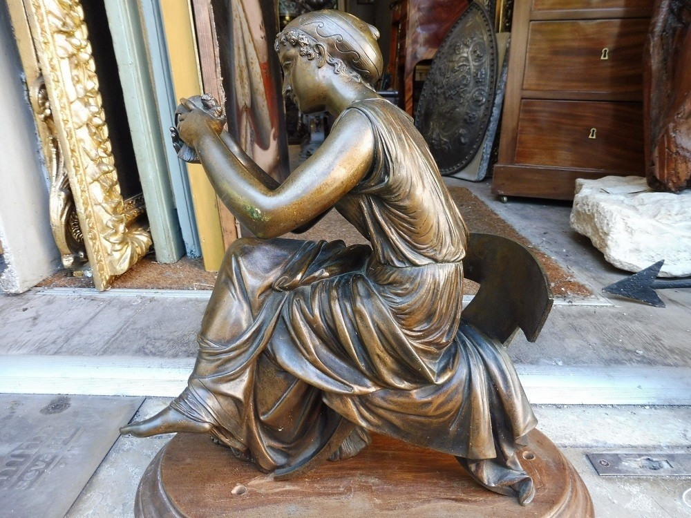Sculpture en bronze 19 eme  néo classique "  femme assise  tenant un oiseau  "  -photo-2