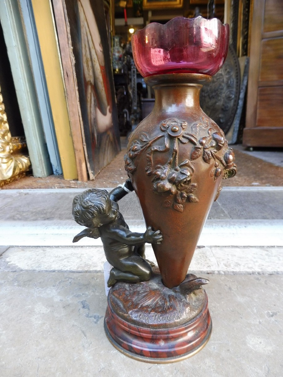 Vase sculpture en bronze  signé  Auguste Moreau 
