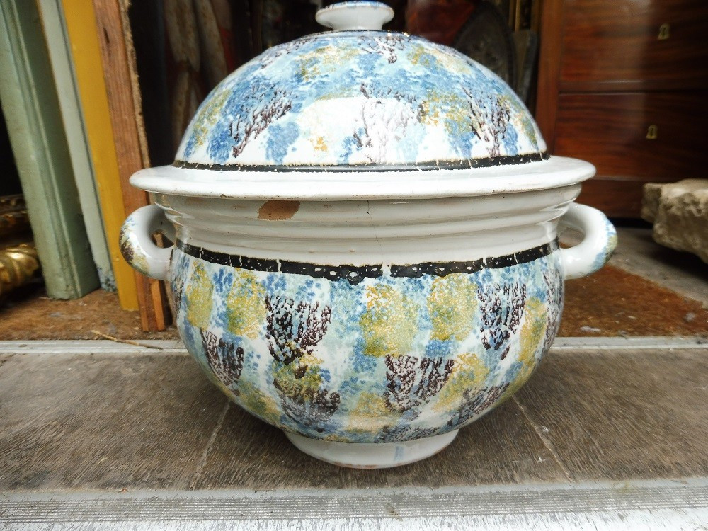 Forges Earthenware Soup Tureen With Sponge Decoration, 19th Century