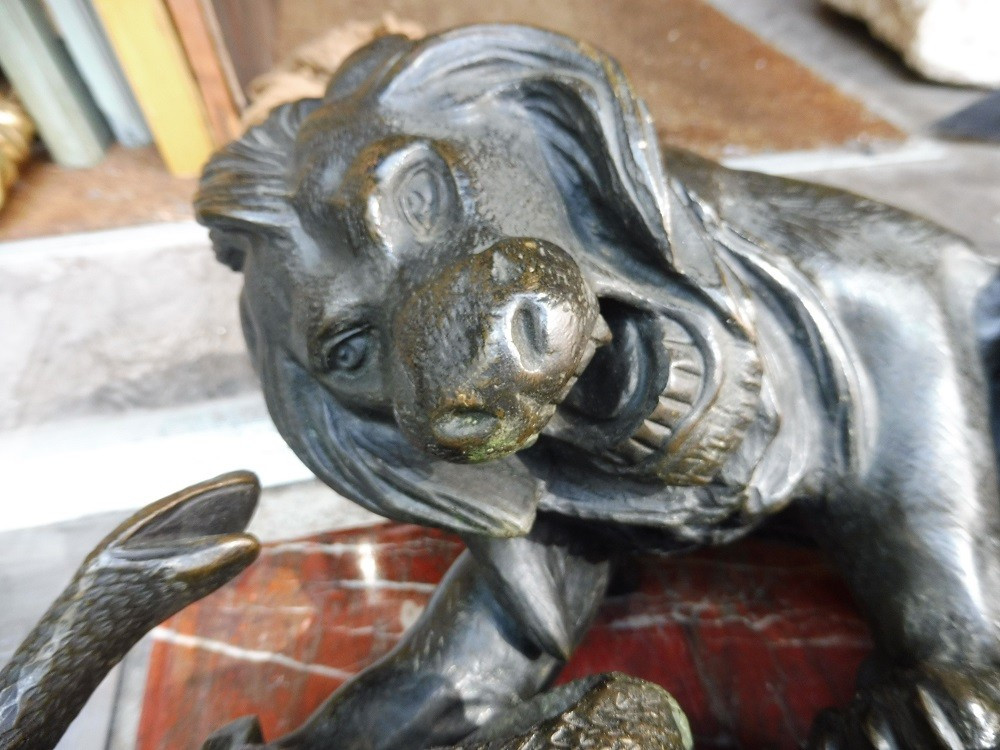 Sculpture en bronze  signée Barye  " lion au serpent 1er "   19 eme-photo-4