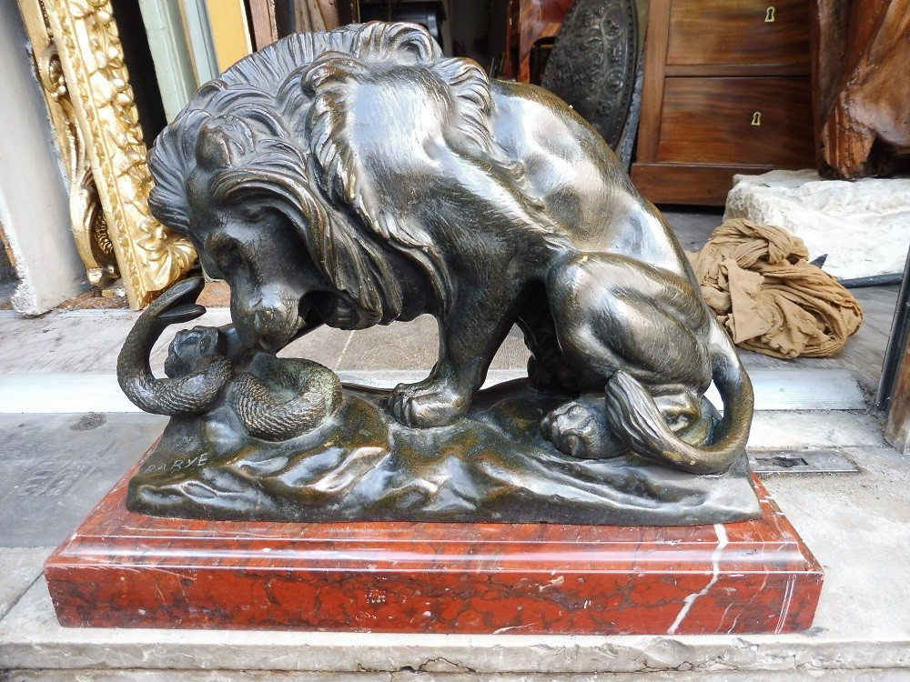 Sculpture en bronze  signée Barye  " lion au serpent 1er "   19 eme
