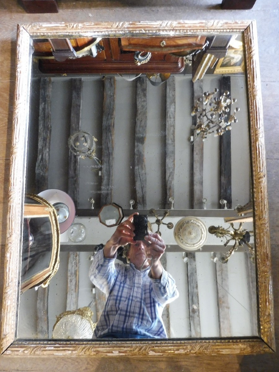 Miroir  en bois   doré  18 eme  à baguettes  à la Bérain 