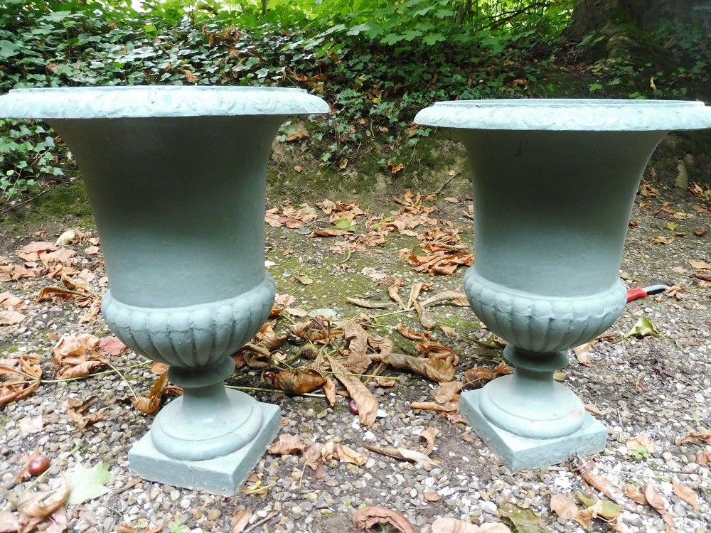 Pair Of Medici Vases In Cast Iron 19th Century  
