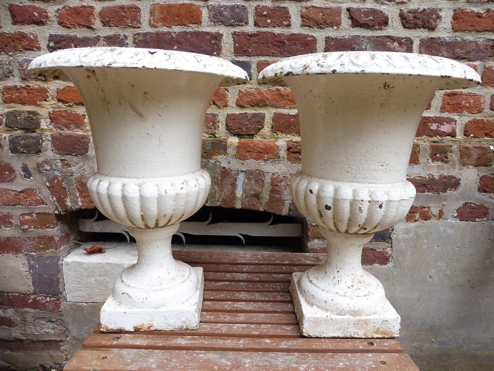 Paire de vases mèdicis  en fonte  19 eme