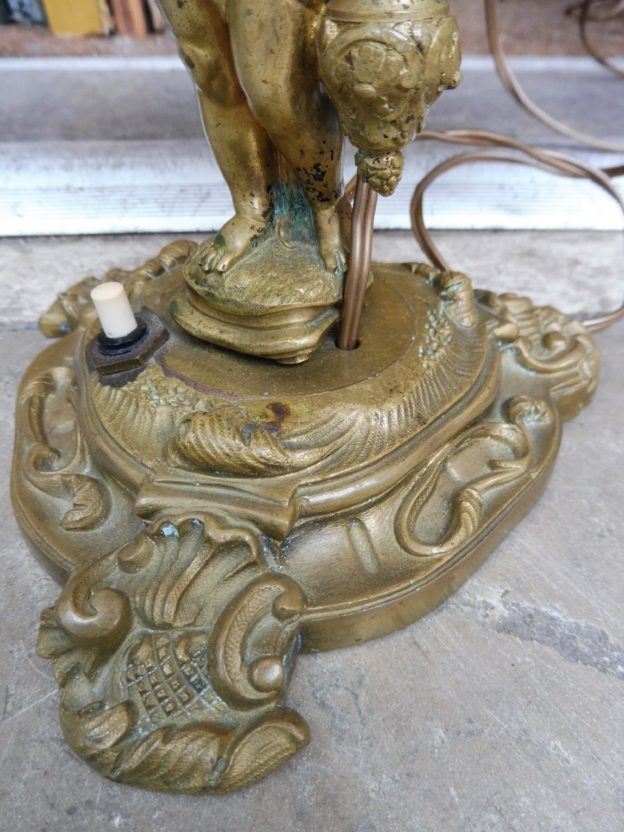 lampe  en  bronze à   décor d'un amour    19 eme-photo-3