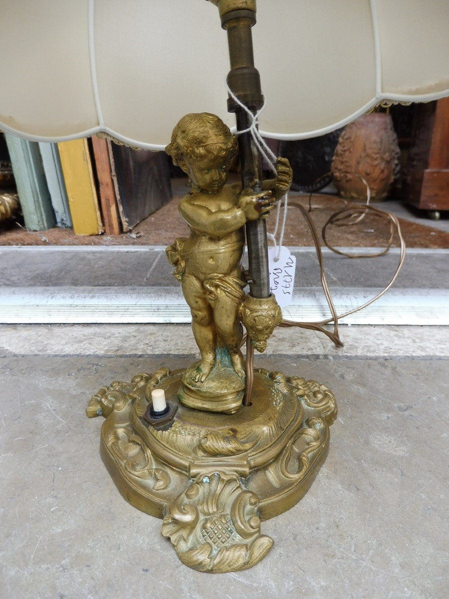 lampe  en  bronze à   décor d'un amour    19 eme