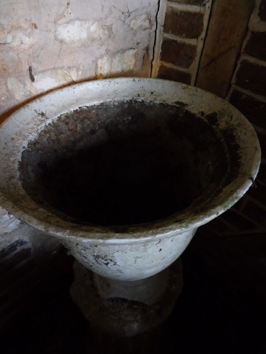 Cast Iron Park Vase From The Early 19th Century  -photo-2