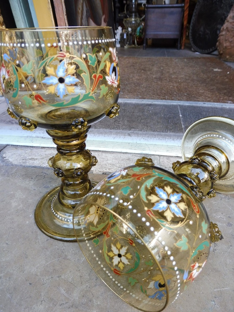 paire  de  coupes  sur pied  en verre  vert émaillé style  néogothique  19 eme-photo-2