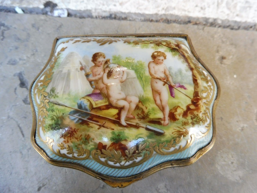 19th-century Paris Porcelain Box, Polychrome And Gold  -photo-2