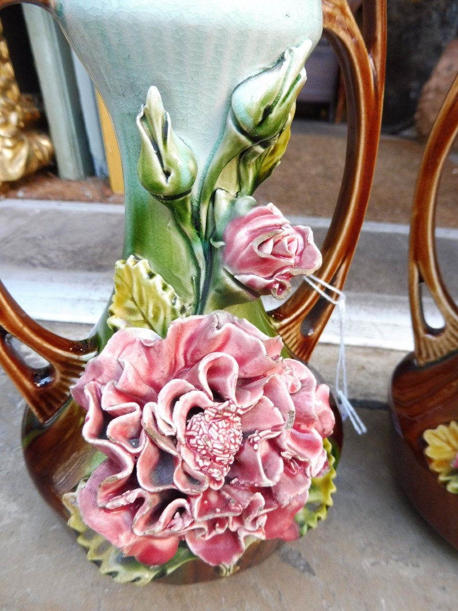 Paire  de vases  en barbotine  à décor  en relief  de roses  1900  -photo-3