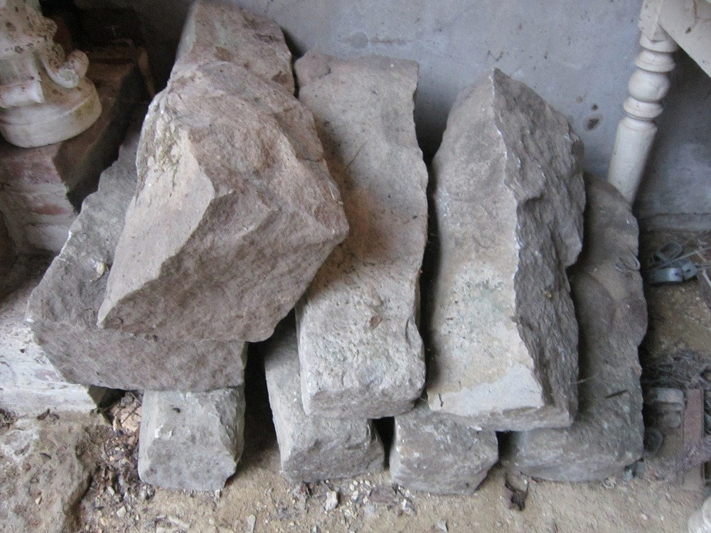 Cinq bornes  vicinales  en grés  18 eme