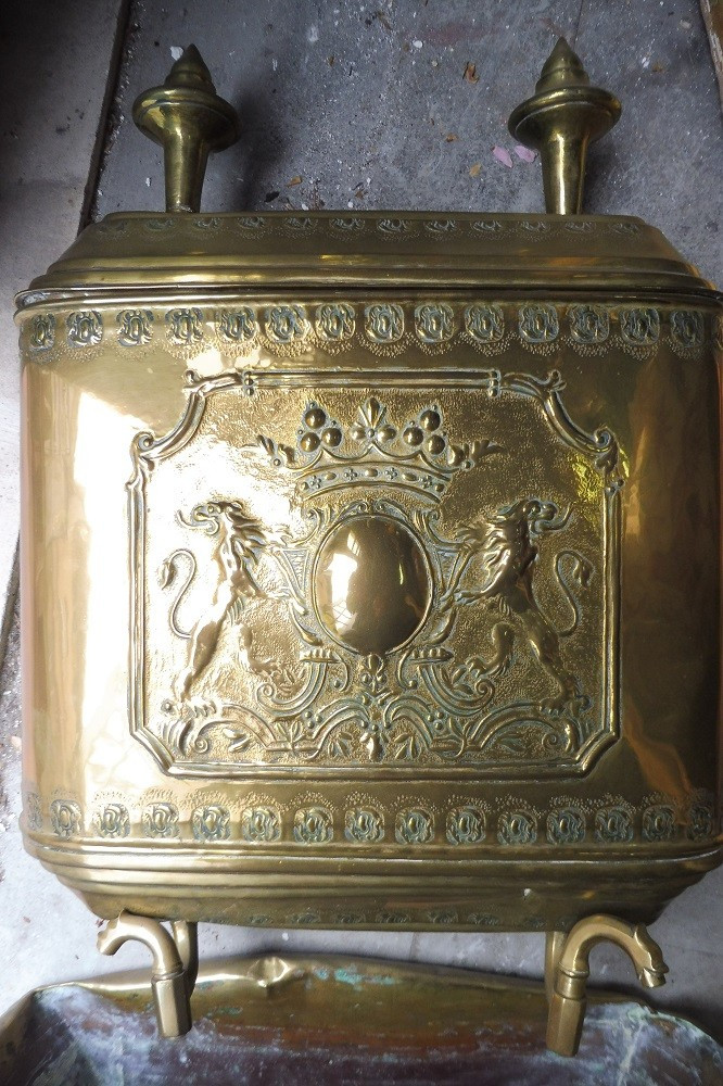 Fontaine murale en cuivre jaune  18 eme  -photo-3