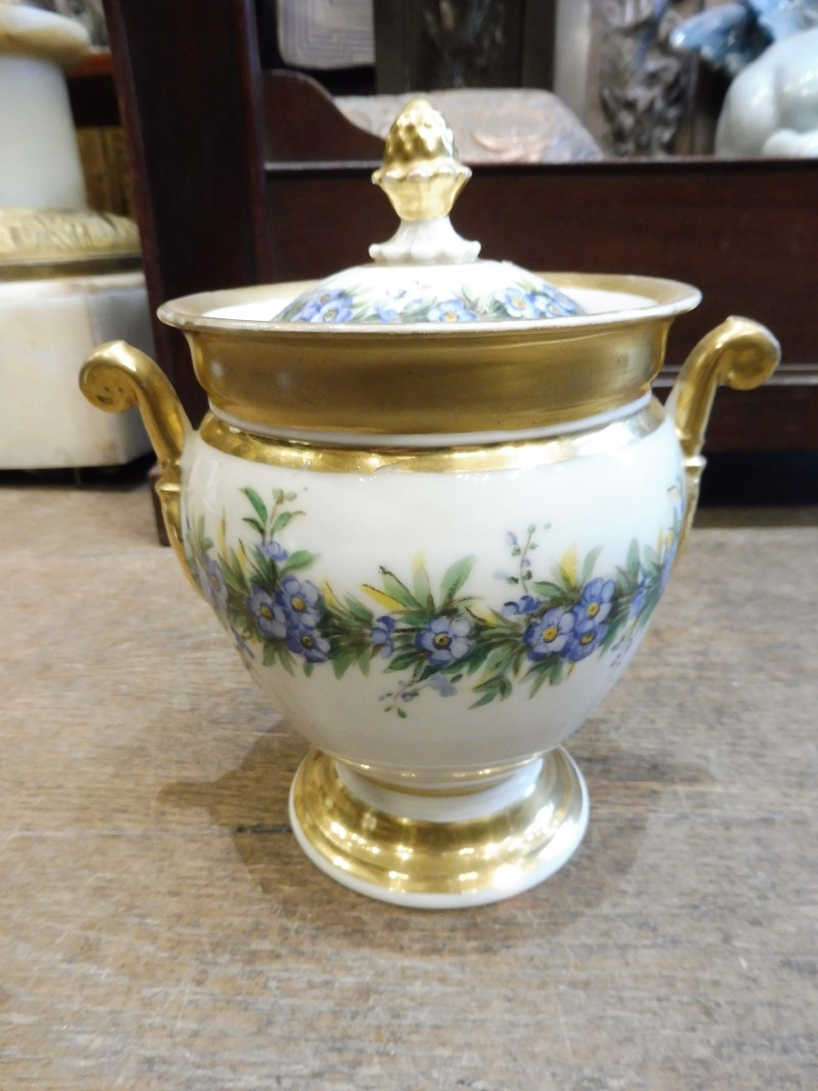 Sucrier  en porcelaine  de Paris  signé   Schoelcher 