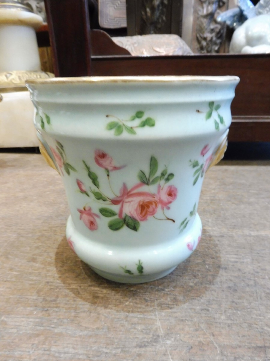 19th-century Paris Porcelain Pot Decorated With Roses  