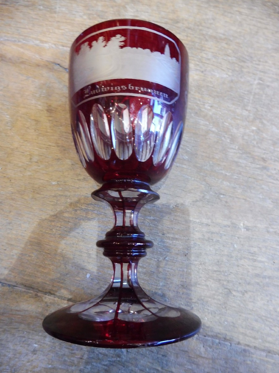 Verre à pied  en cristal de Bohème  fond grenat  -photo-2