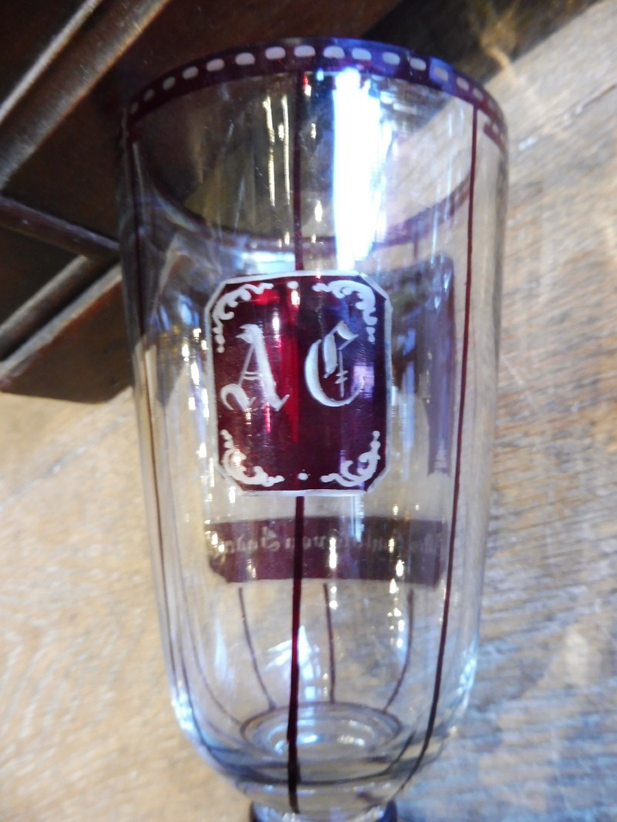 Verre  en cristal de Bohème  gravé  fond grenat  19 eme-photo-2