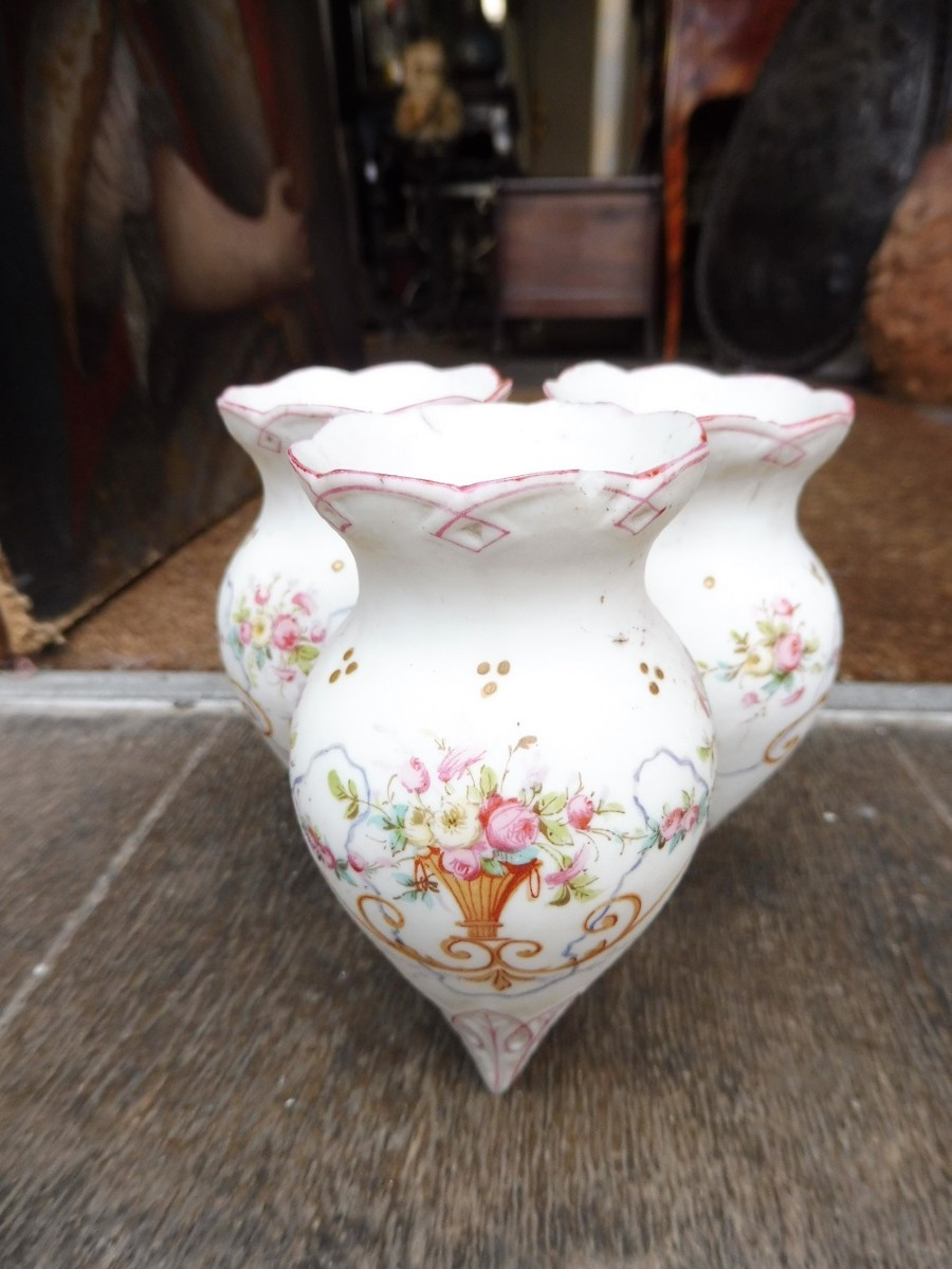 Vase en biscuit  de porcelaine  19 eme