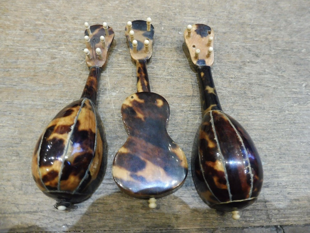 Set Of Three Miniature Tortoiseshell Stringed Instruments, Italy, 19th Century -photo-2