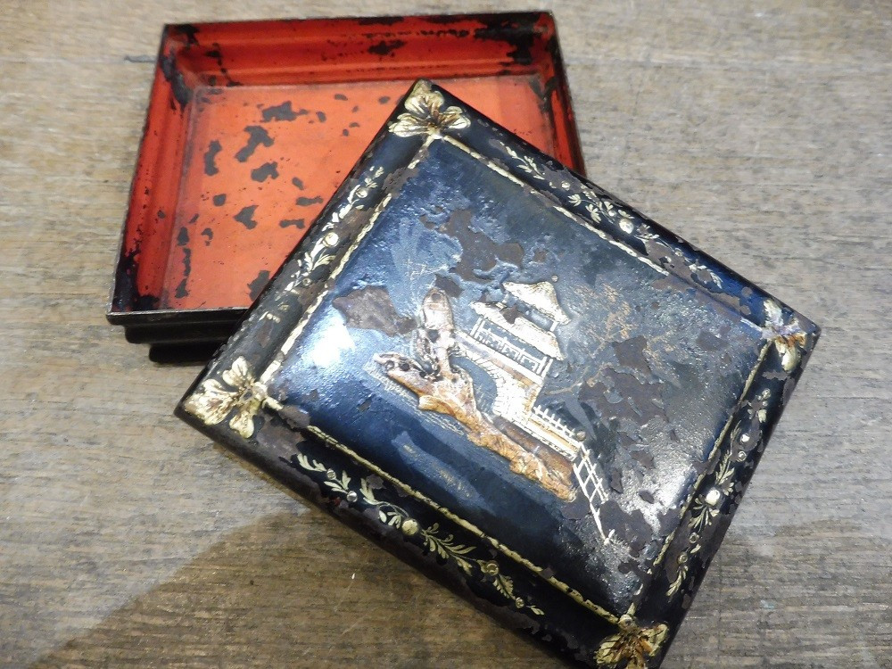 Boîte  en tôle laquée  à décor chinois  , 18 eme siècle  -photo-2