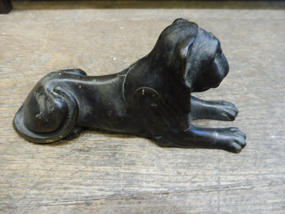 Lion couché    en bronze  début 19 eme  